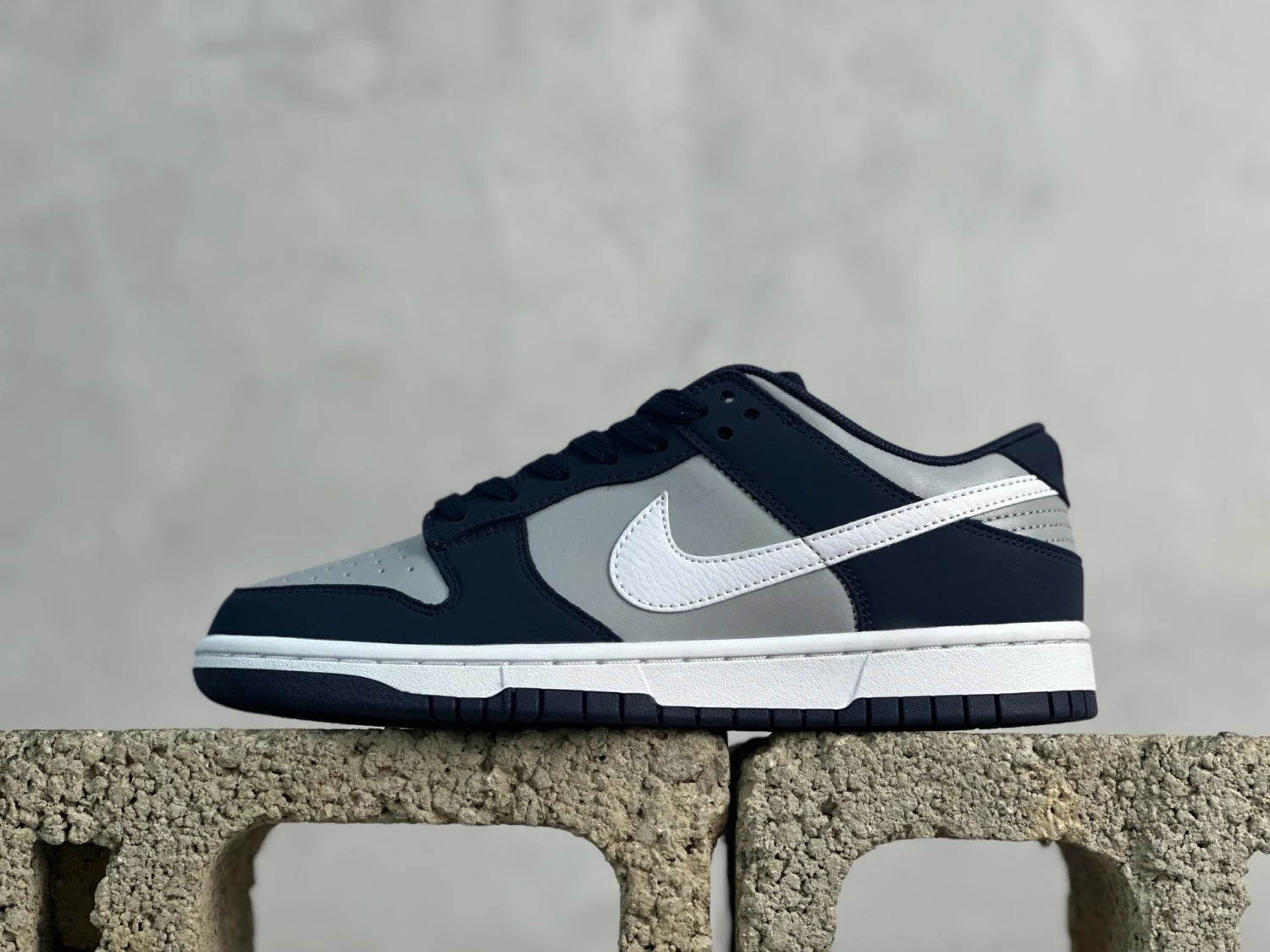 Nike Air Jordan 1 Low – Midnight Navy / Wolf Grey / White