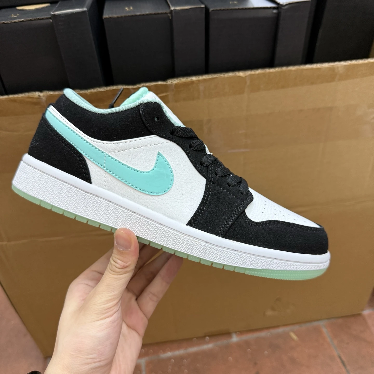 Air Jordan Low – Mint Black Edition