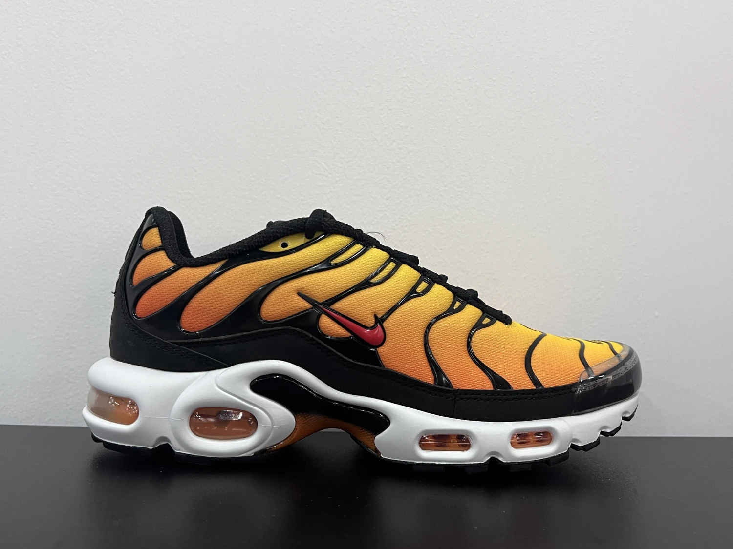 Nike Air Max Plus TN – Sunset Gold & Orange