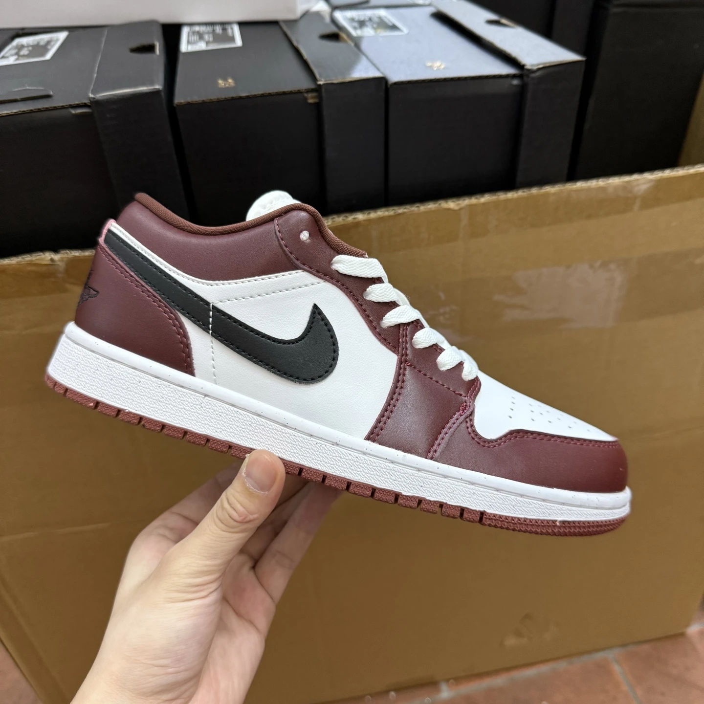 Air Jordan Low – Burgundy & White Edition