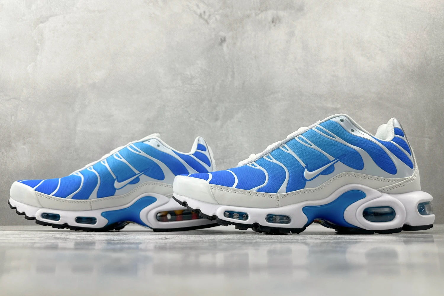 Nike Air Max Plus TN Blue Gradient White Sneakers
