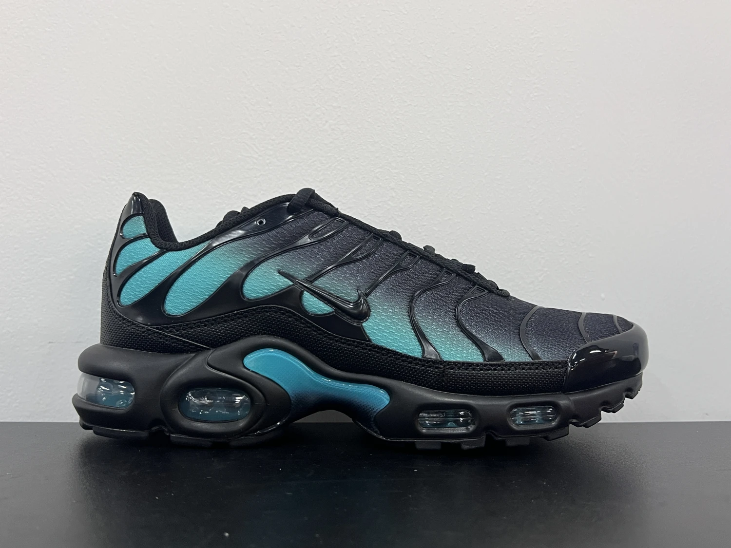 Nike Air Max Plus TN – Black & Aqua Blue