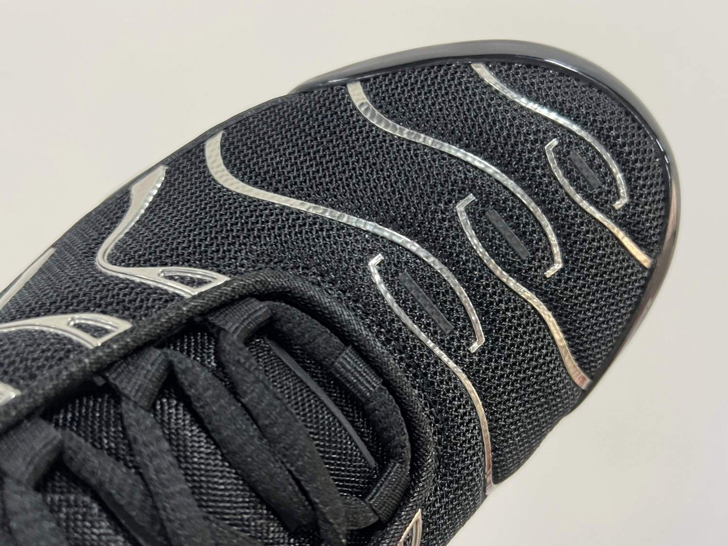Nike Air Max Plus TN – Black & Metallic Silver