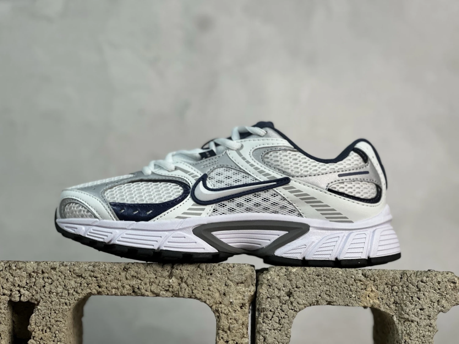 Nike Air Max Moto 2K – White, Metallic Silver & Midnight Navy