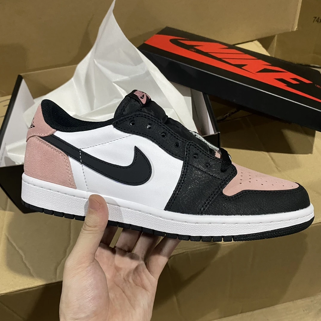 Air Jordan 1 Low Sneakers – Black/Pink
