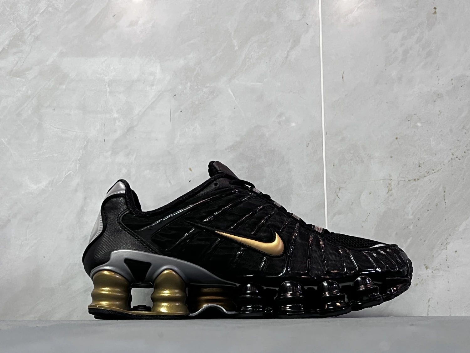 Nike Shox TL Neymar Edition – Triple Black / Metallic Gold