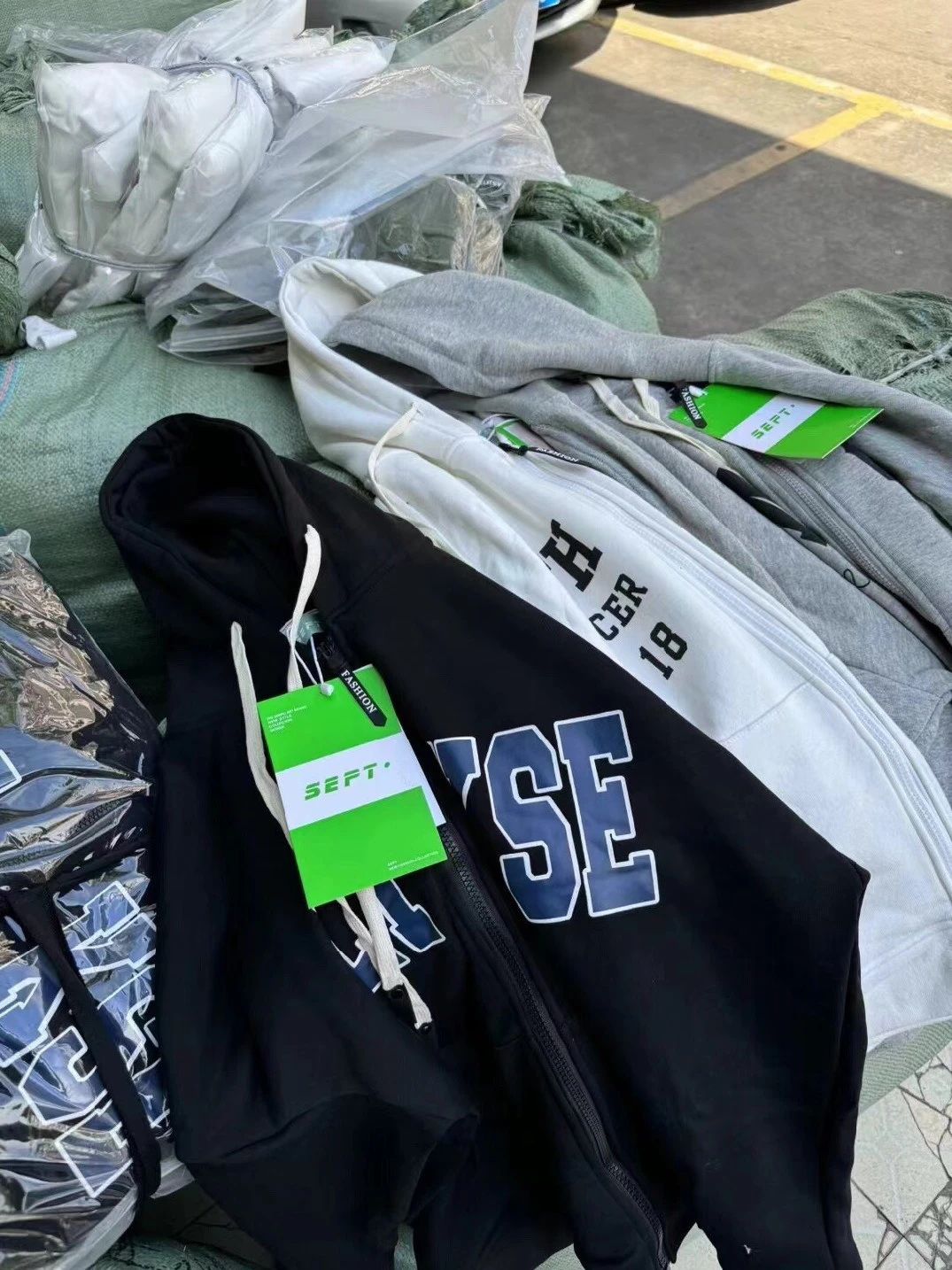 Men's Zipper Hoodie: Comfortable & Stylish Full Zip Sweatshirt