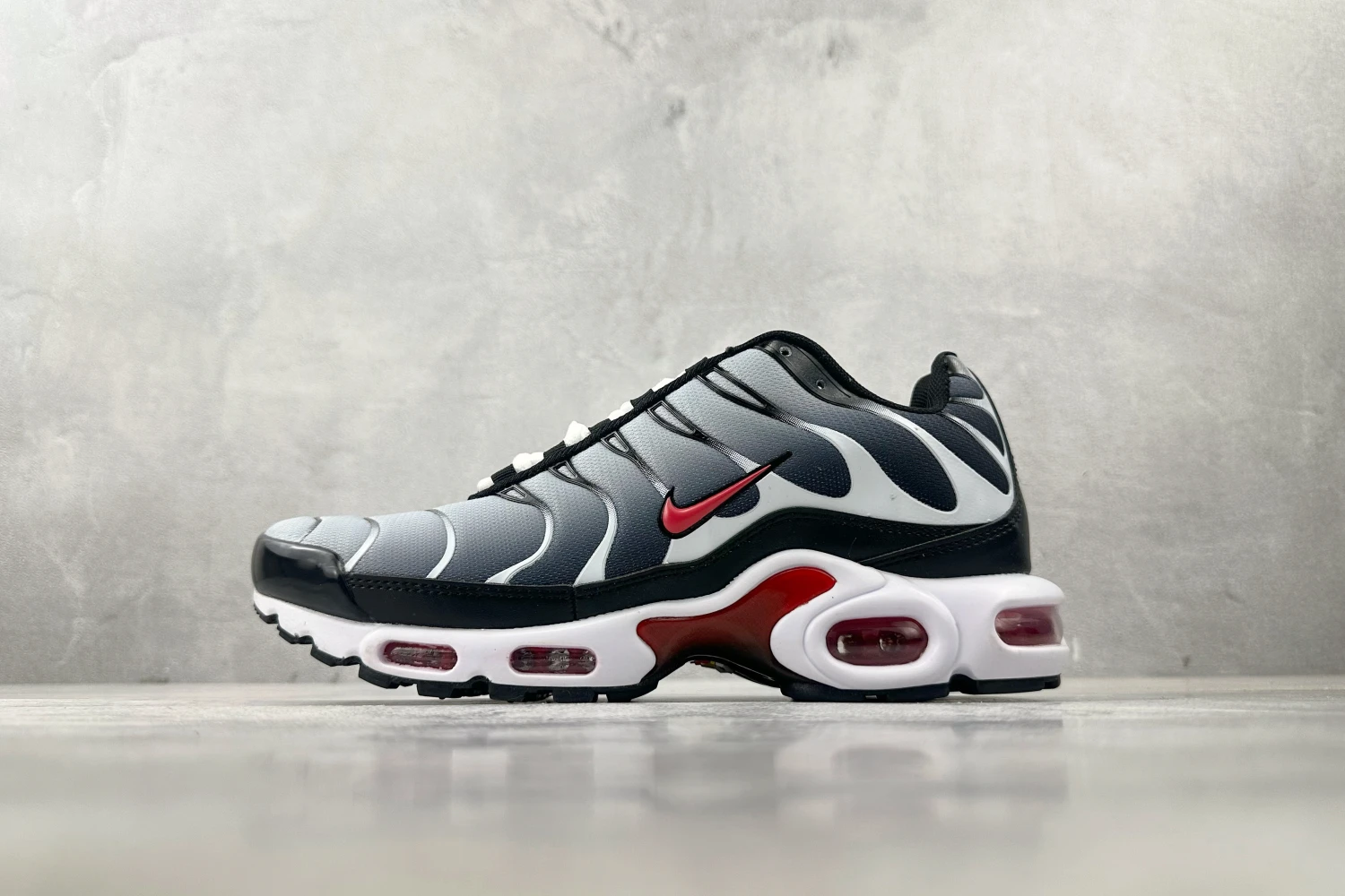 Nike Air Max Plus TN – White / Silver Grey / Black