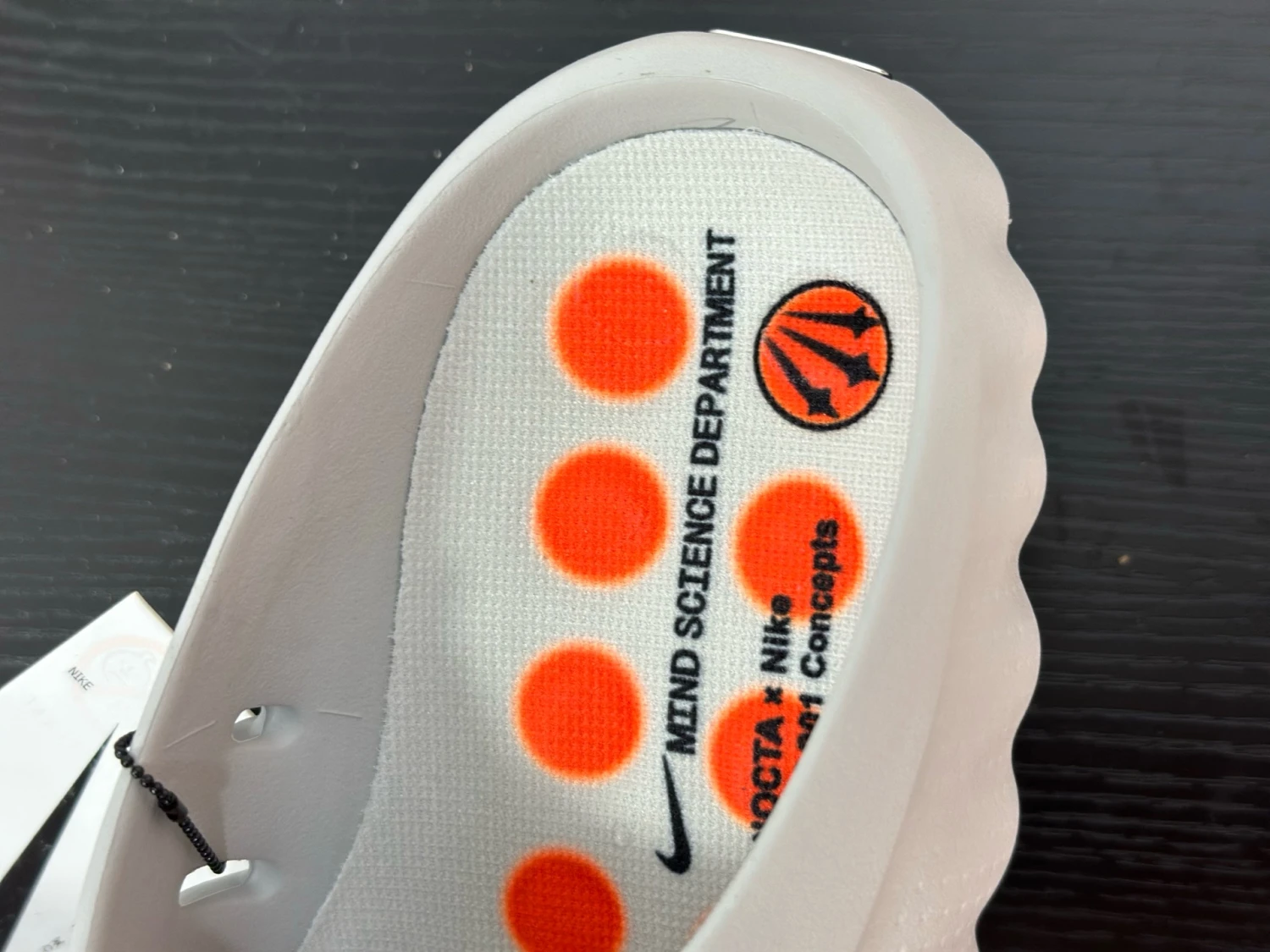 Nike Comfort Slides – Light Grey