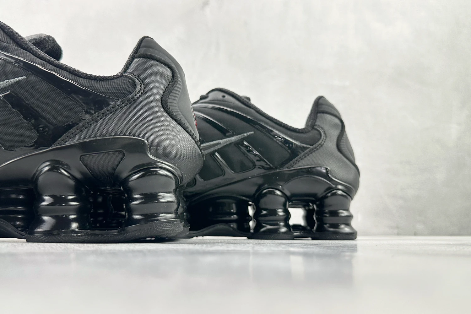 Nike Shox TL – Triple Black & University Red