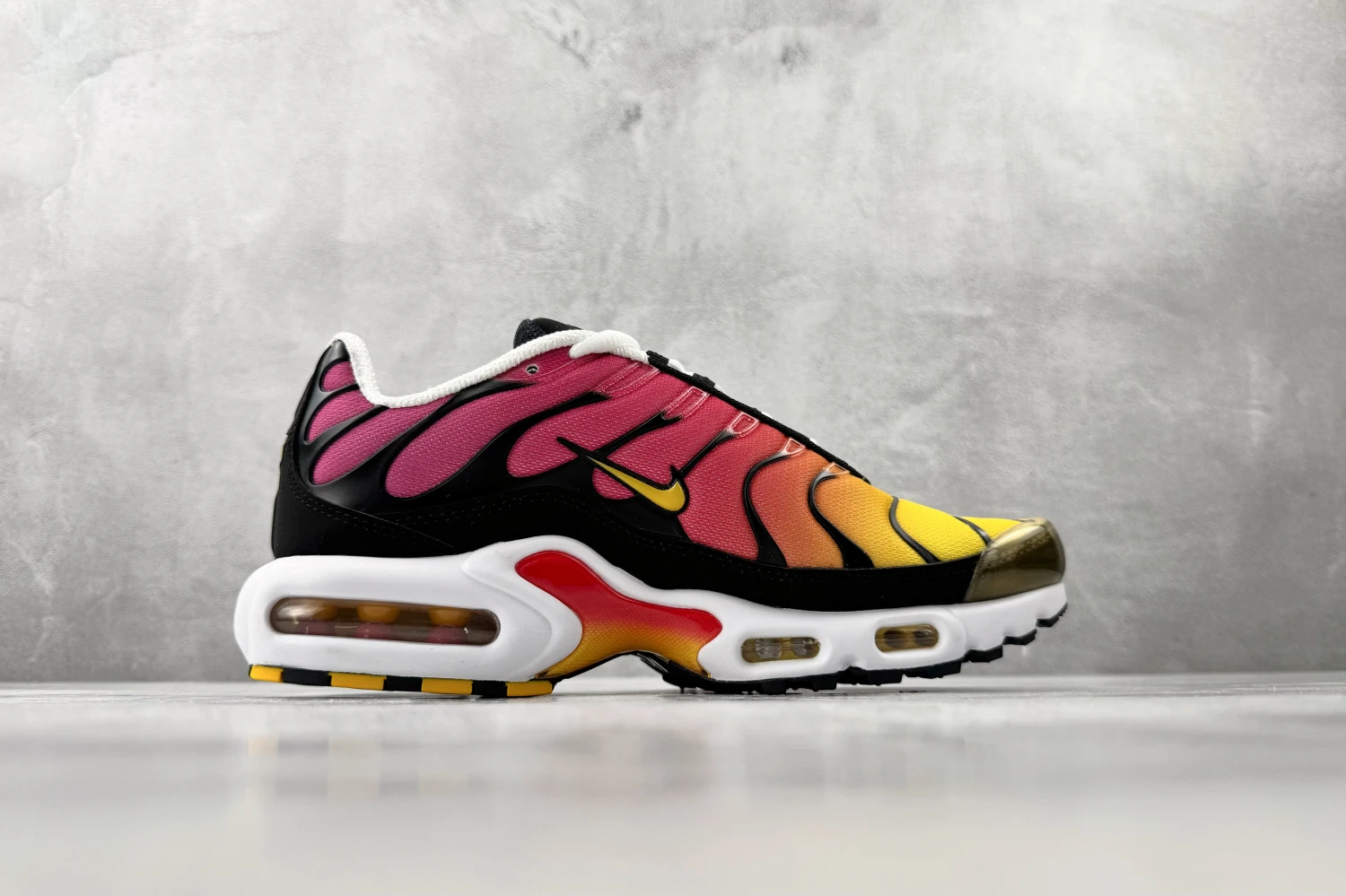 Nike Air Max Plus Sunset Pulse Sneakers – Premium Pink Yellow Gradient Tuned Air Shoes