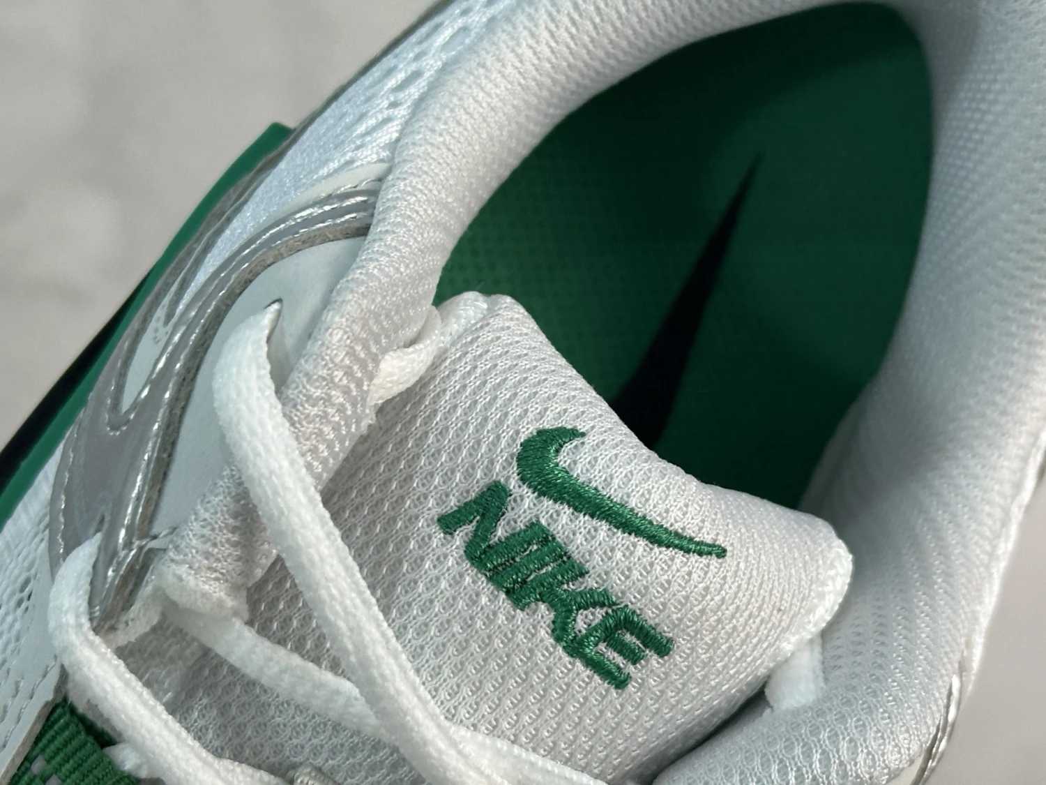 Nike Air Max Moto 2K – White, Silver & Emerald Green