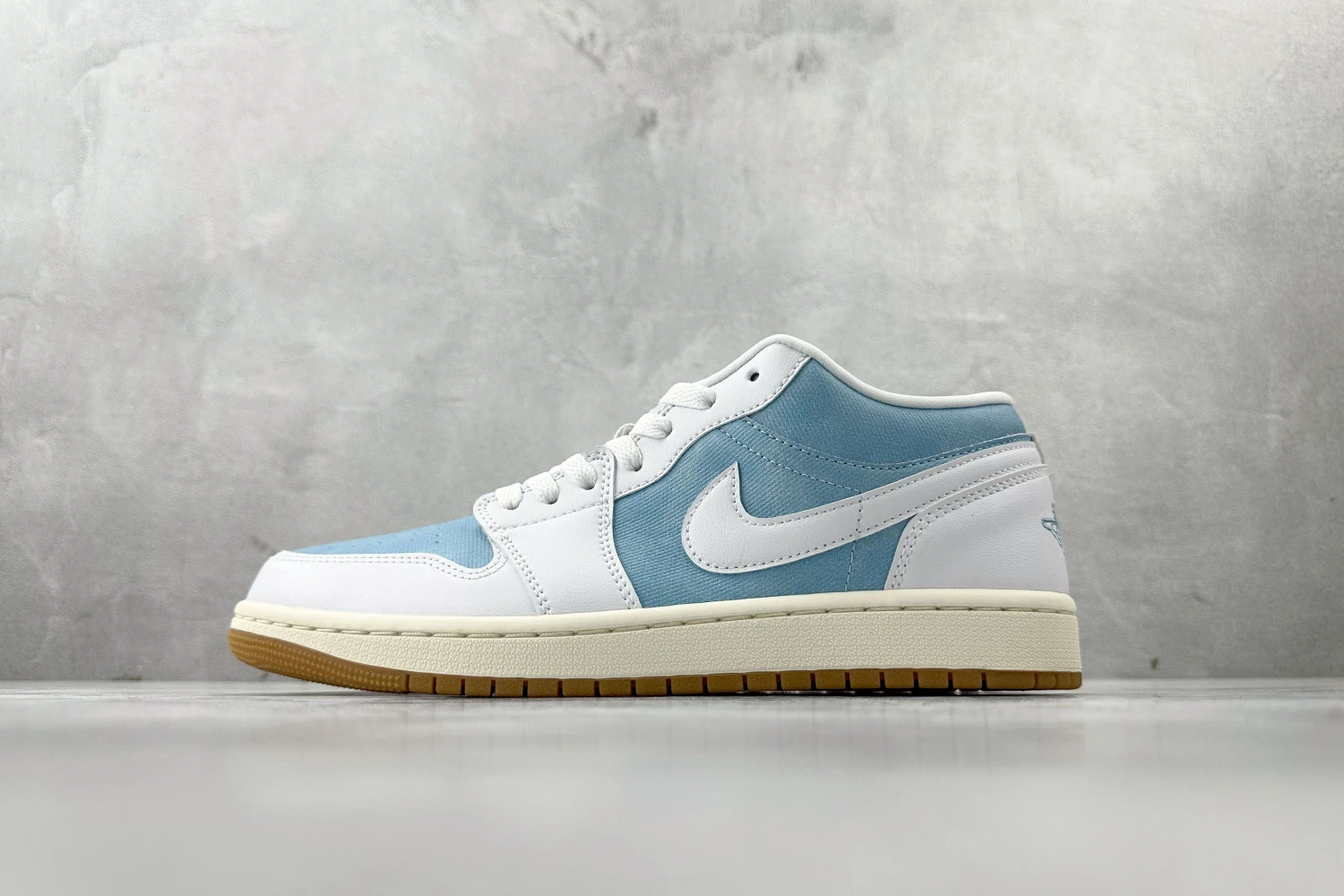 Air Jordan Low Sky Blue White