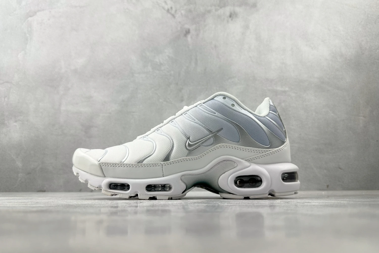 Nike Air Max Plus TN – Triple White / Silver
