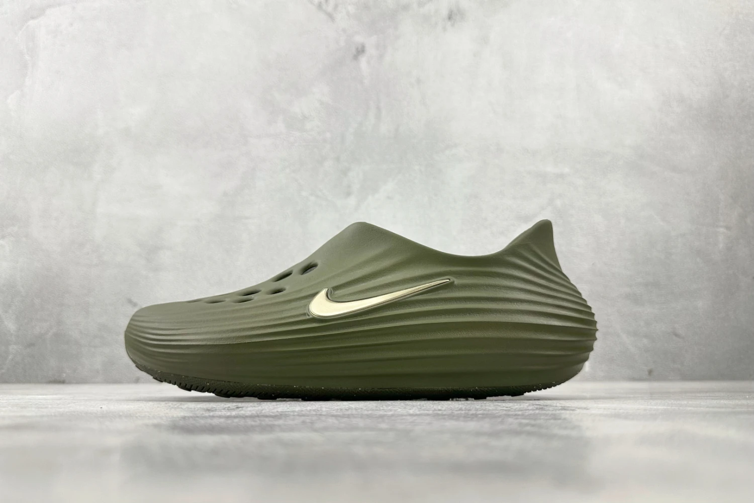 Nike Calm Mule – Olive Green