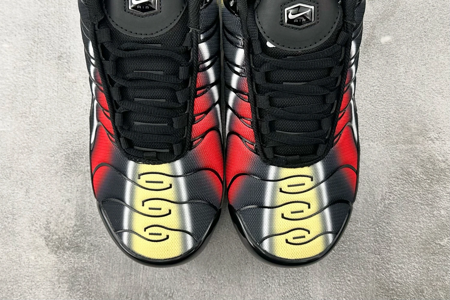 Nike Air Max Plus TN – Black / Red / Gold Gradient