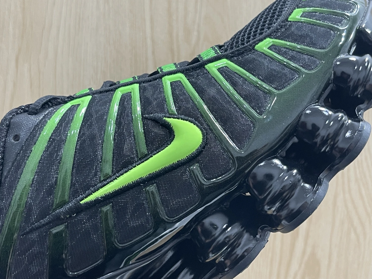 Nike Shox TL – Black / Neon Green