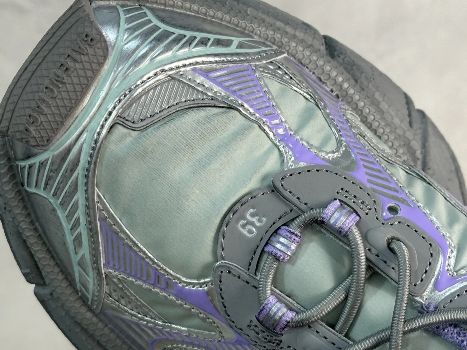 Luxury Reflective Runner Sneaker – Iridescent Silver / Lavender