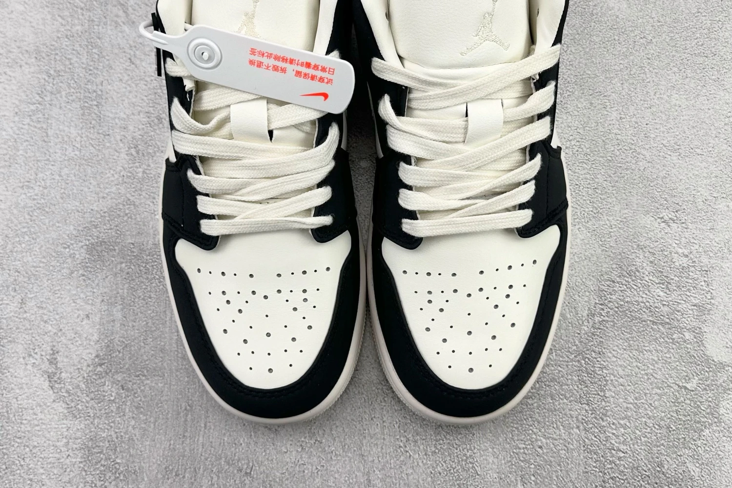 Jordan Low Black & White Premium Sneaker