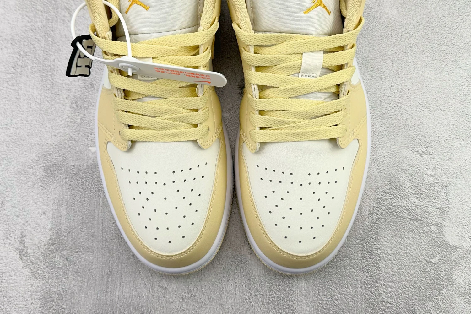 Jordan Low Sneaker – Cream & White