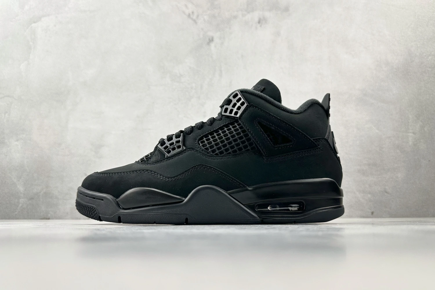 Jordan Sneakers Triple Black Edition