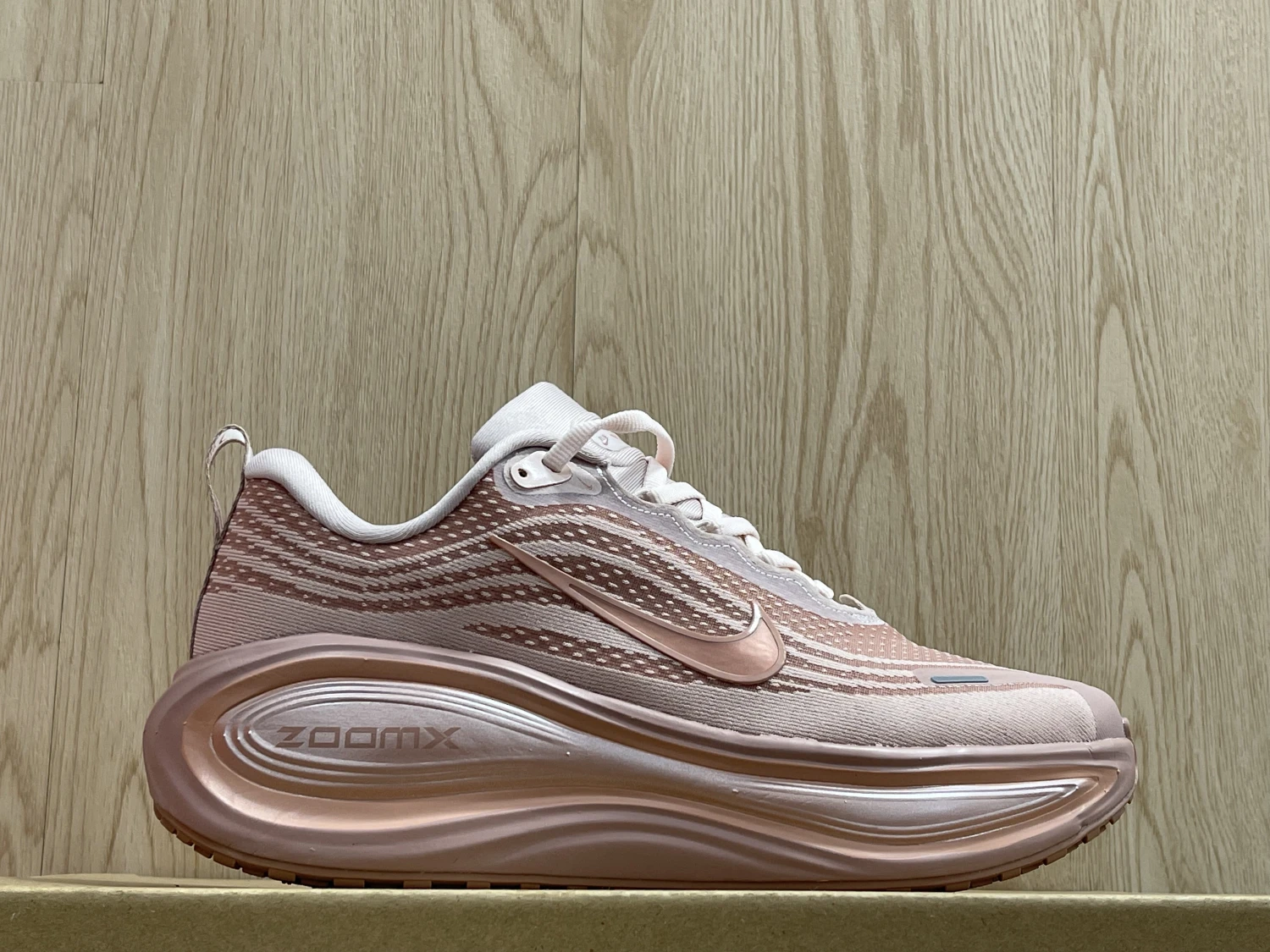 Nike Vomero Plus – Blush Pink / Soft Rose