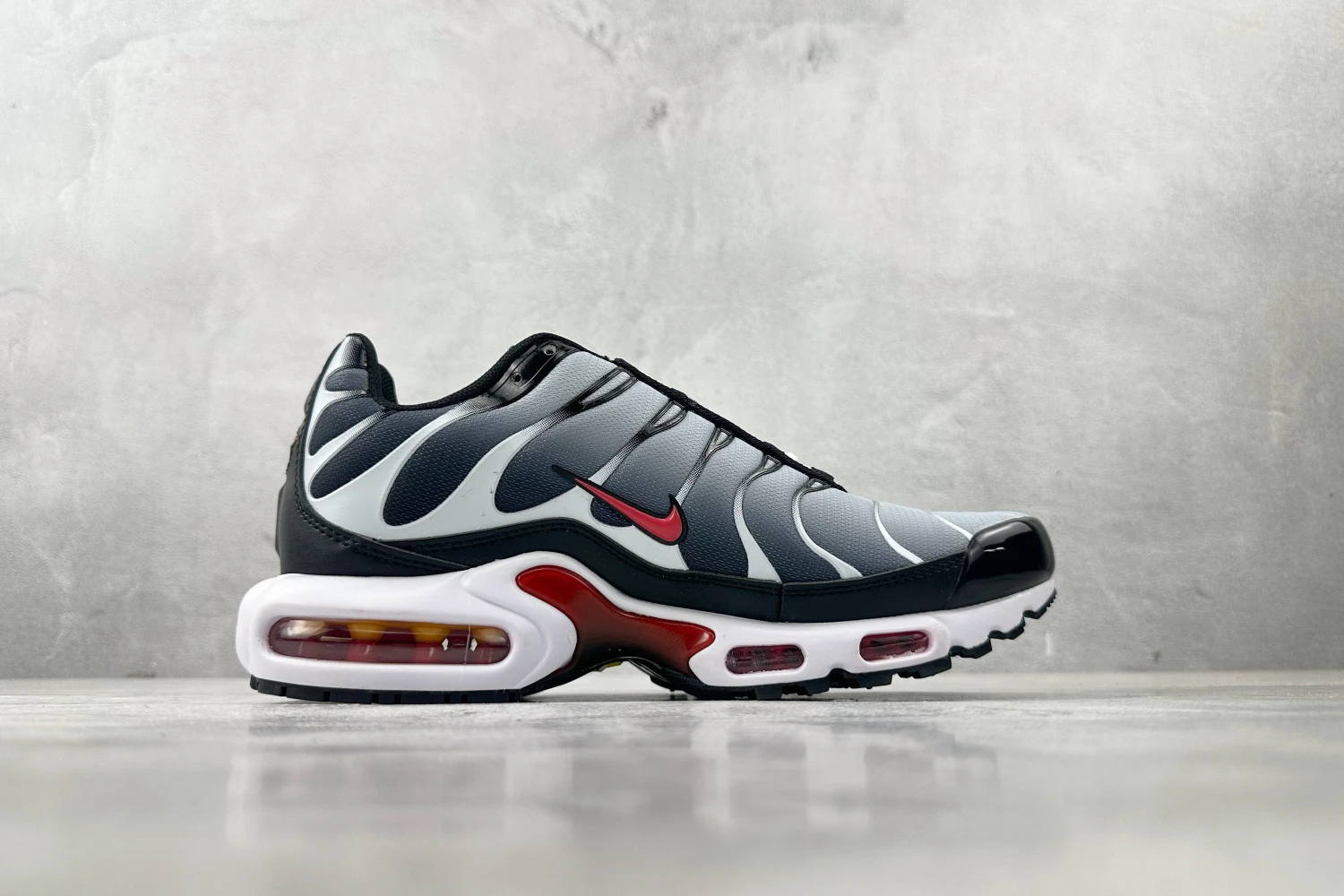 Nike Air Max Plus TN Grey Black Red Gradient Running Sneakers