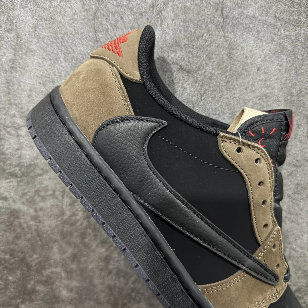 Nike Air Earth Brown