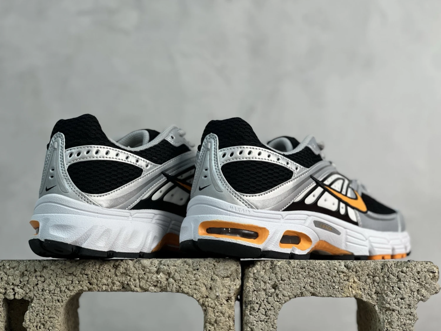 Nike Air Max Moto 2K – Black, Silver & Orange