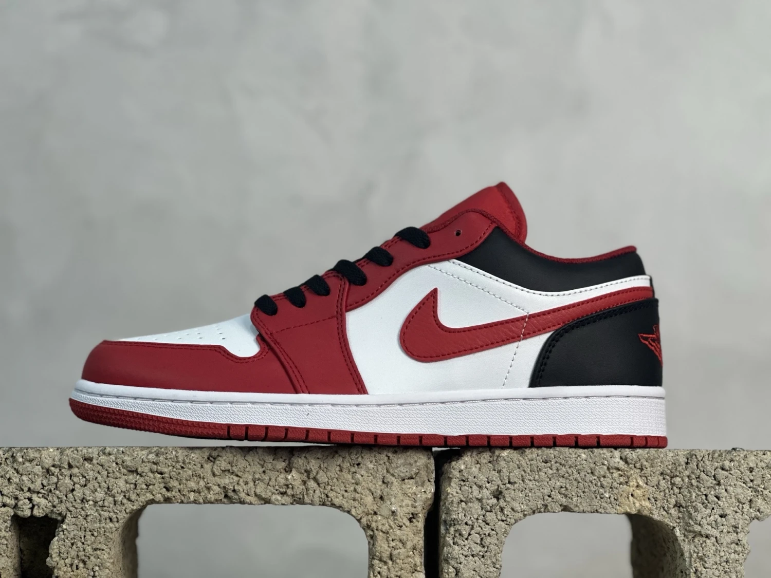 Air Jordan Low – Chicago Red Edition