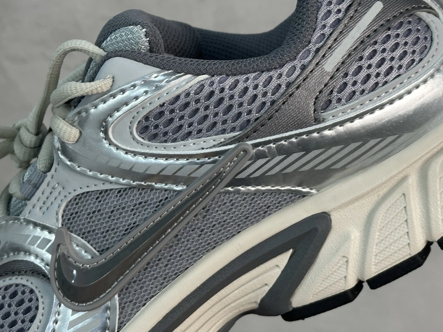 Nike Air Max Moto 2K – Metallic Grey, Silver & Cool Grey