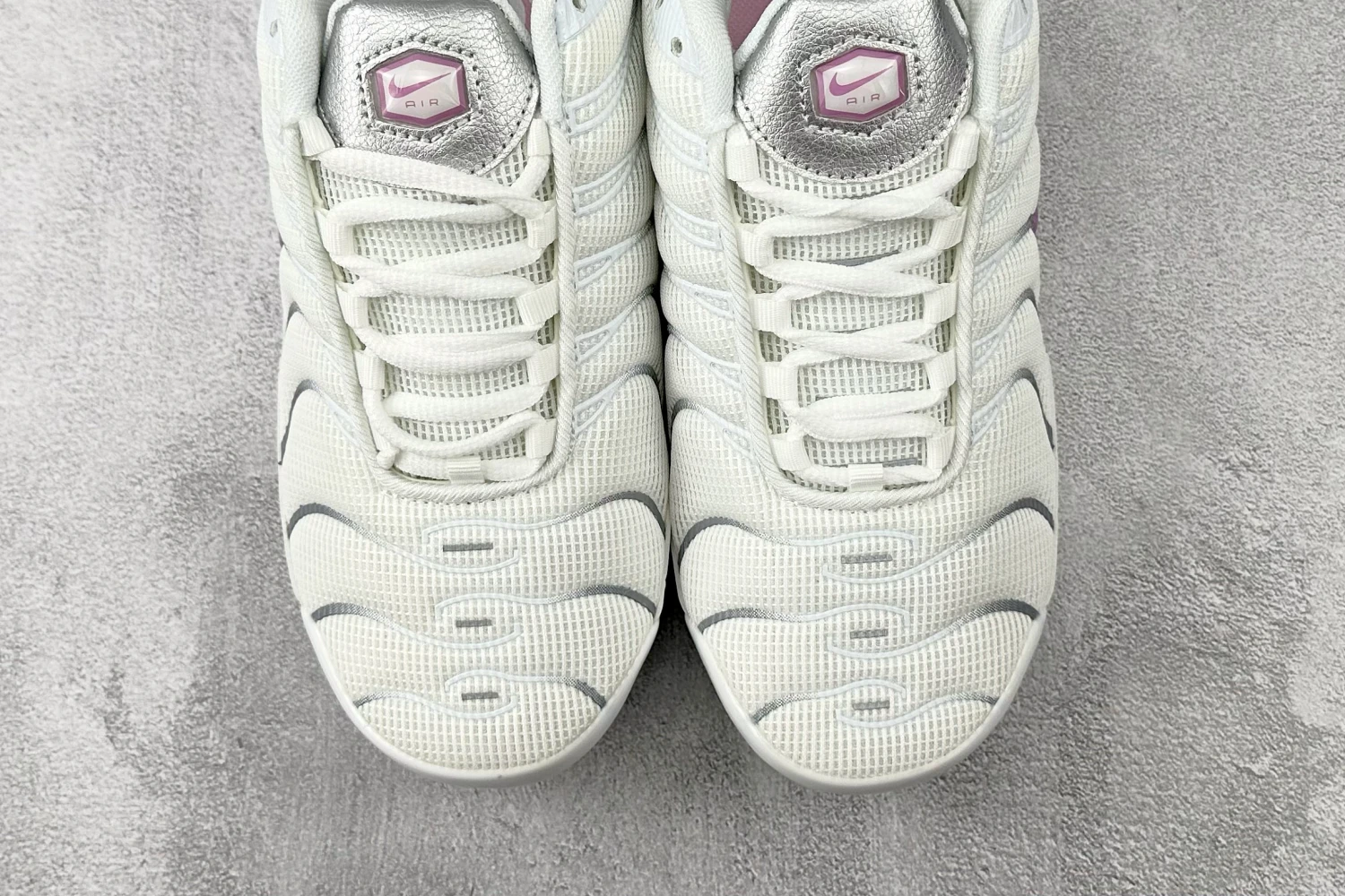 Nike Air Max Plus TN – White / Silver / Pink
