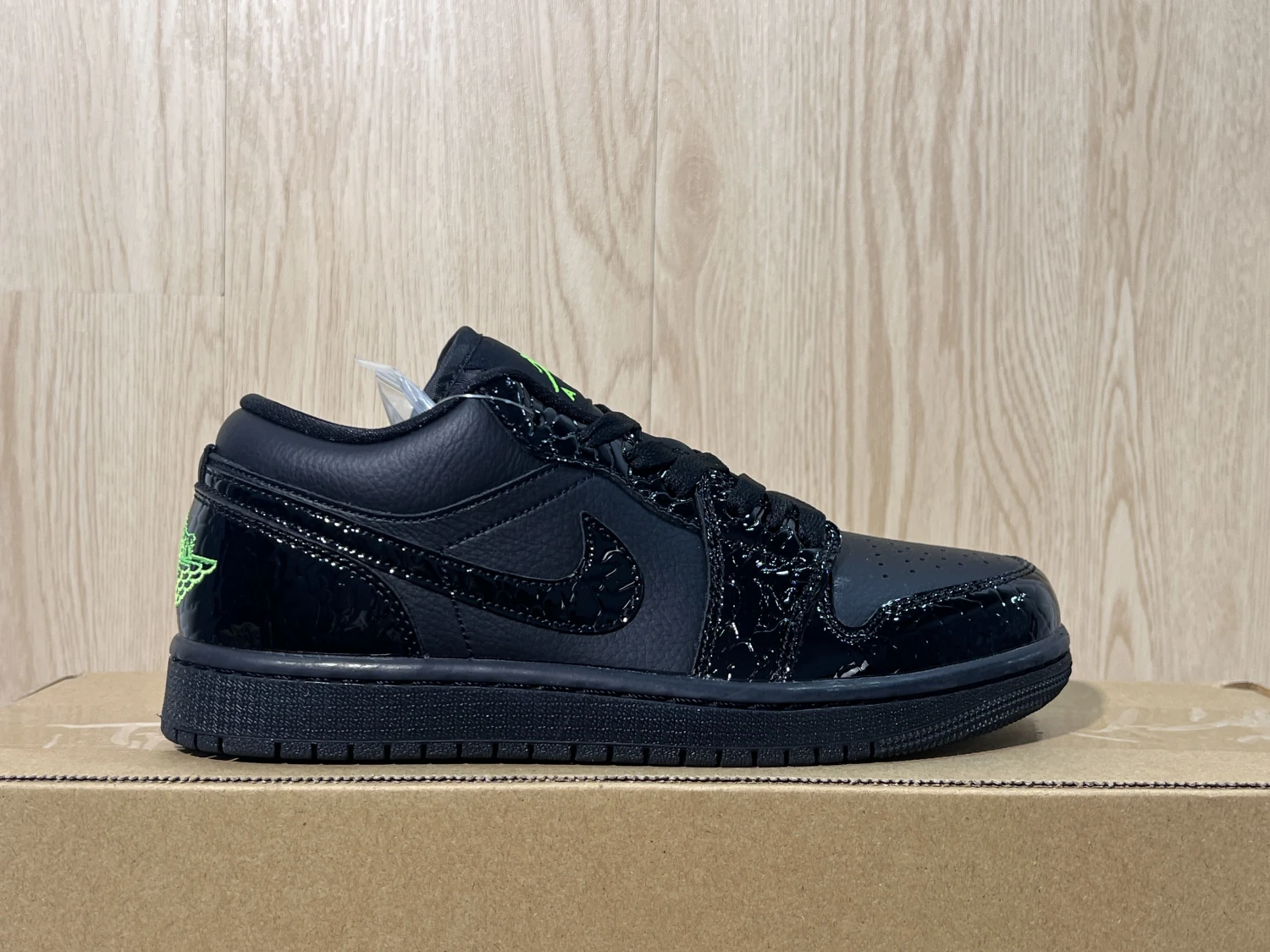 Air Jordan 1 Low Triple Black Sneaker – Premium Streetwear Edition