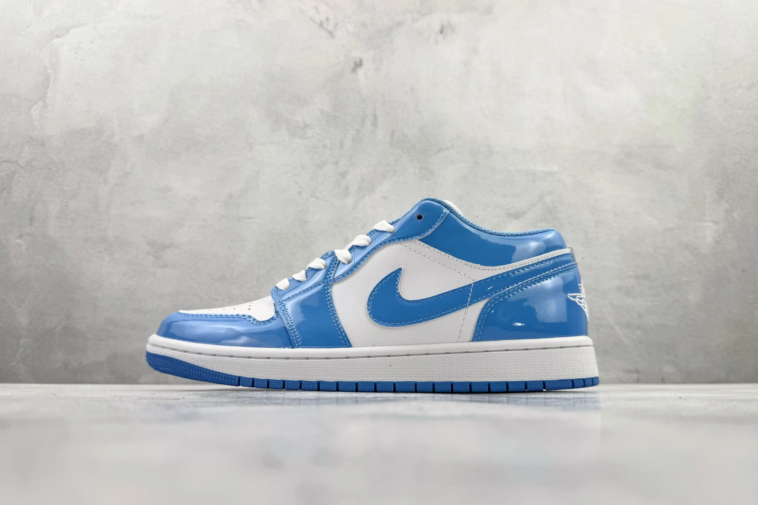 Air Jordan Low University Blue