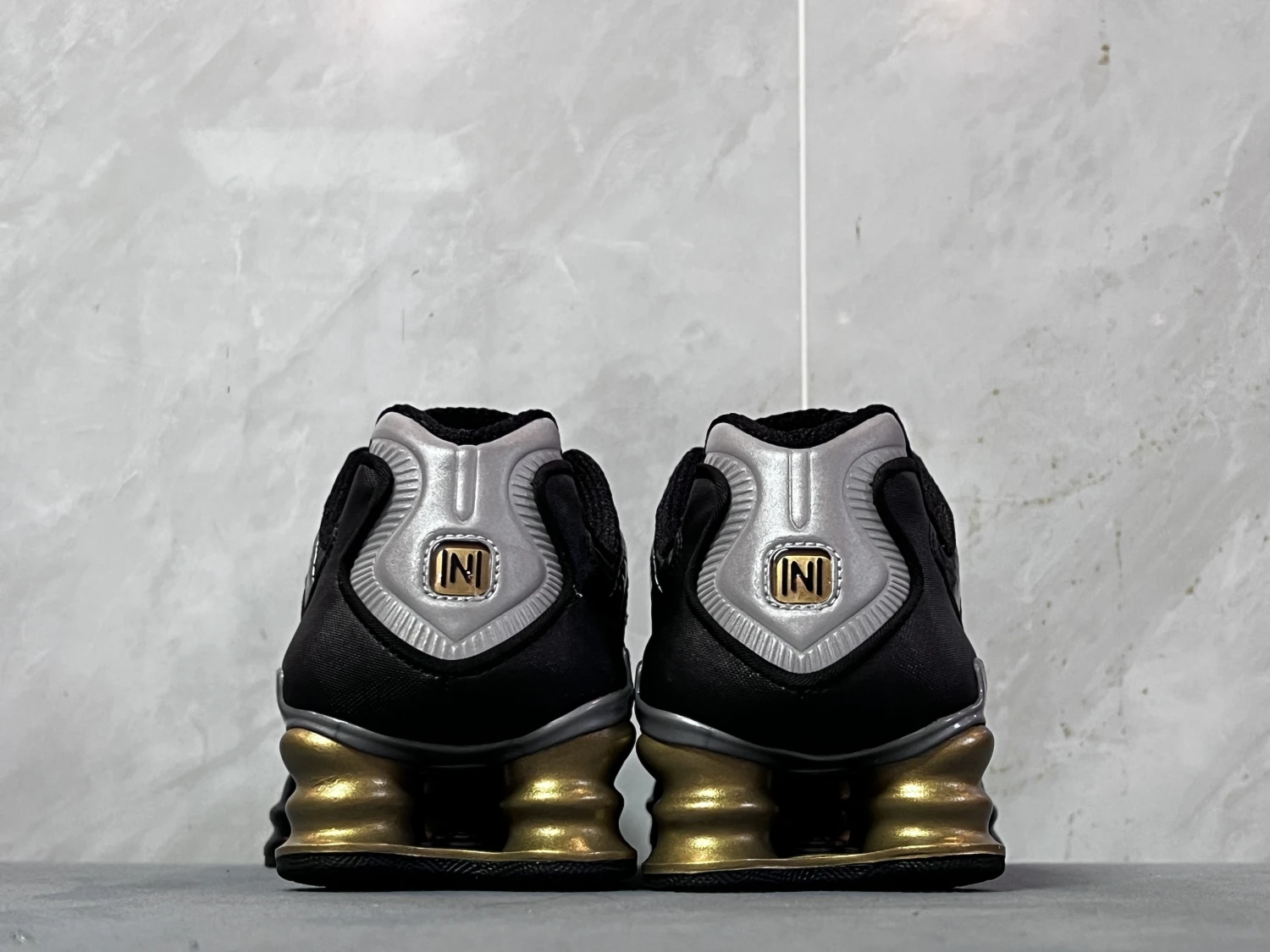 Nike Shox TL Neymar Edition – Triple Black / Metallic Gold