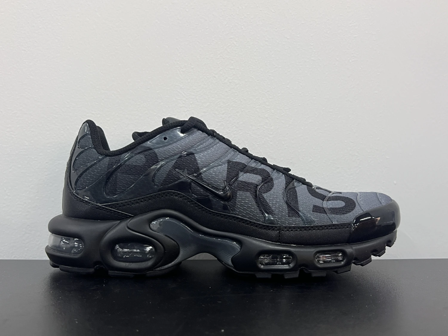 Nike Air Max Plus TN – Black & Dark Grey Camo