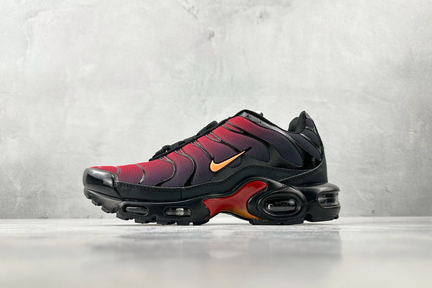 Nike Air Max Plus TN – Burgundy Red / Black