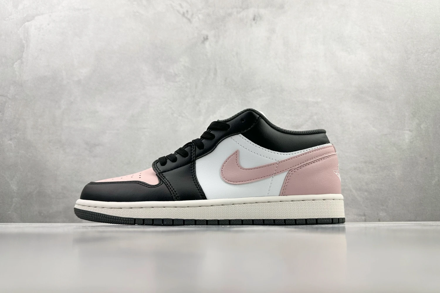 Jordan Black, Pink & White Sneaker