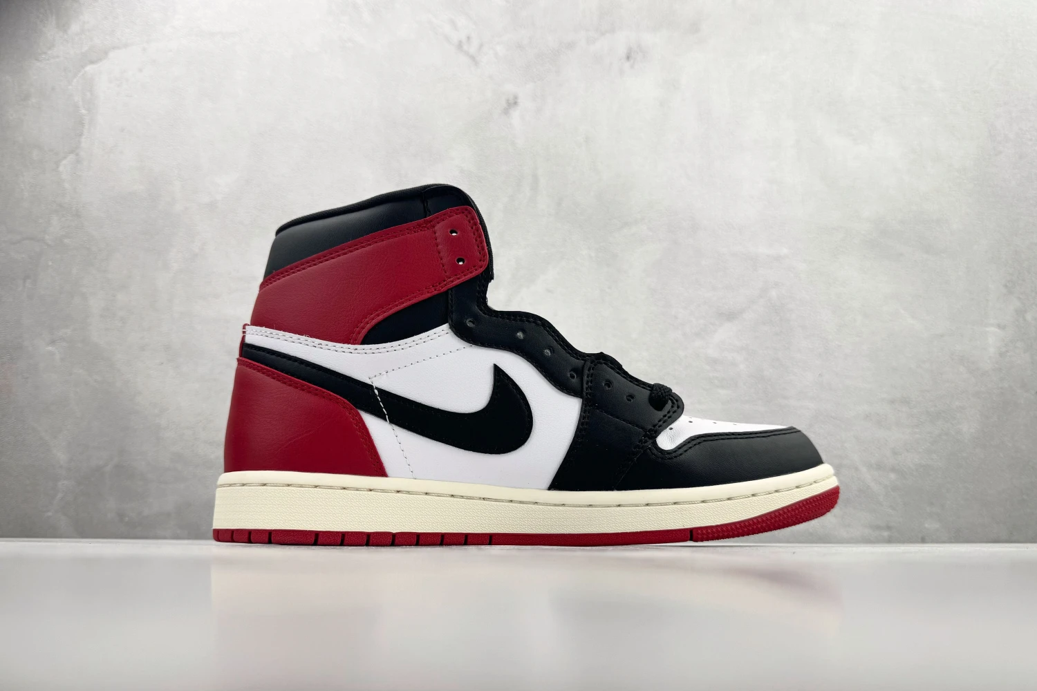 Nike Air Jordan 1 High Black Toe Sneaker