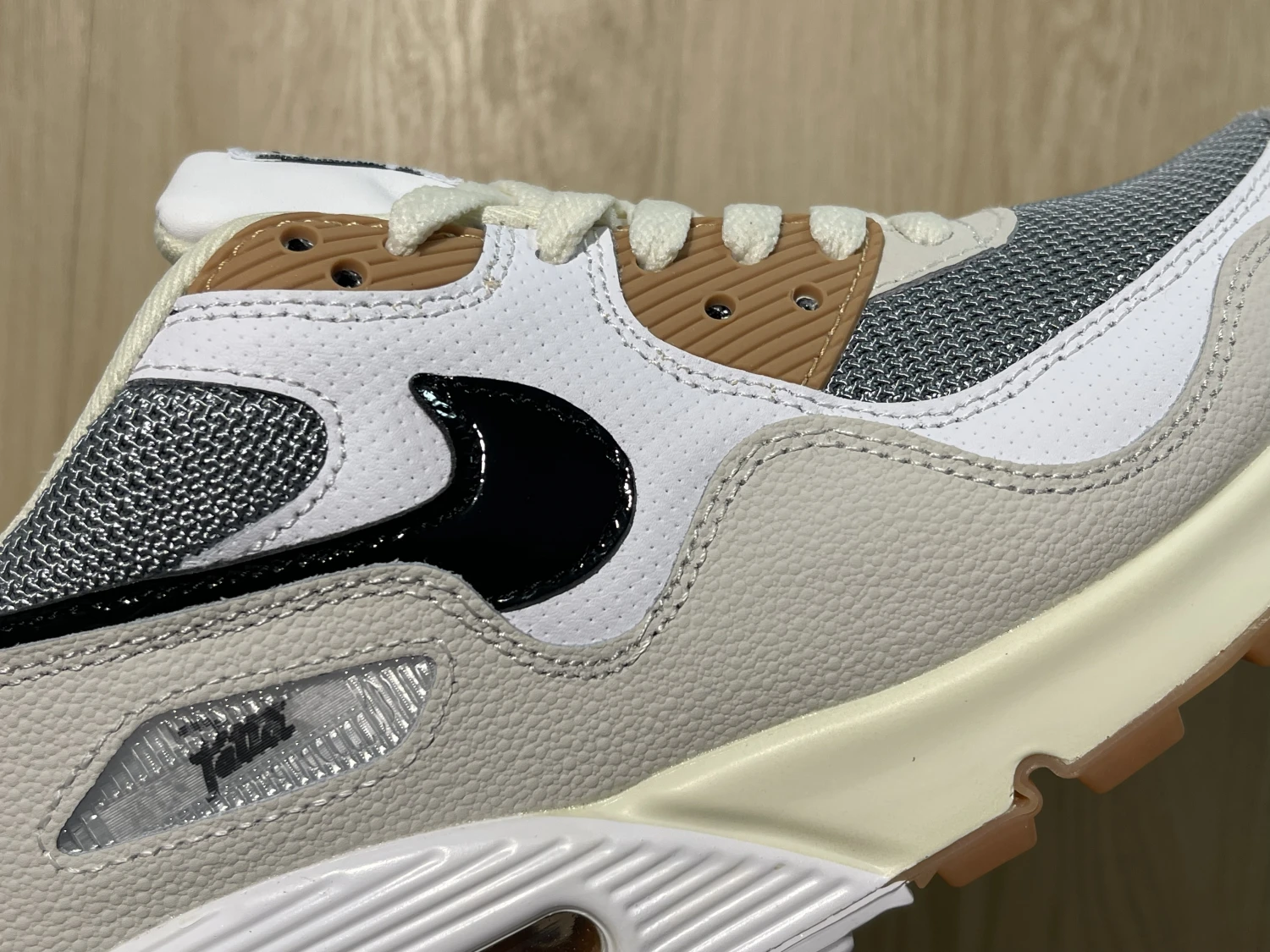 Nike Air Max 90 – Summit White / Light Bone / Gum Brown