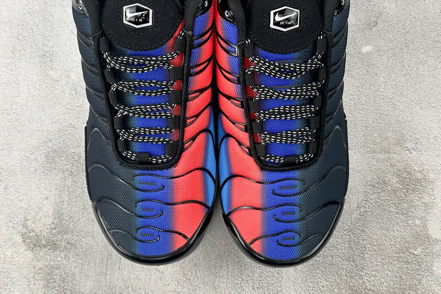 Nike Air Max Plus TN – Black / Royal Blue / Red Gradient