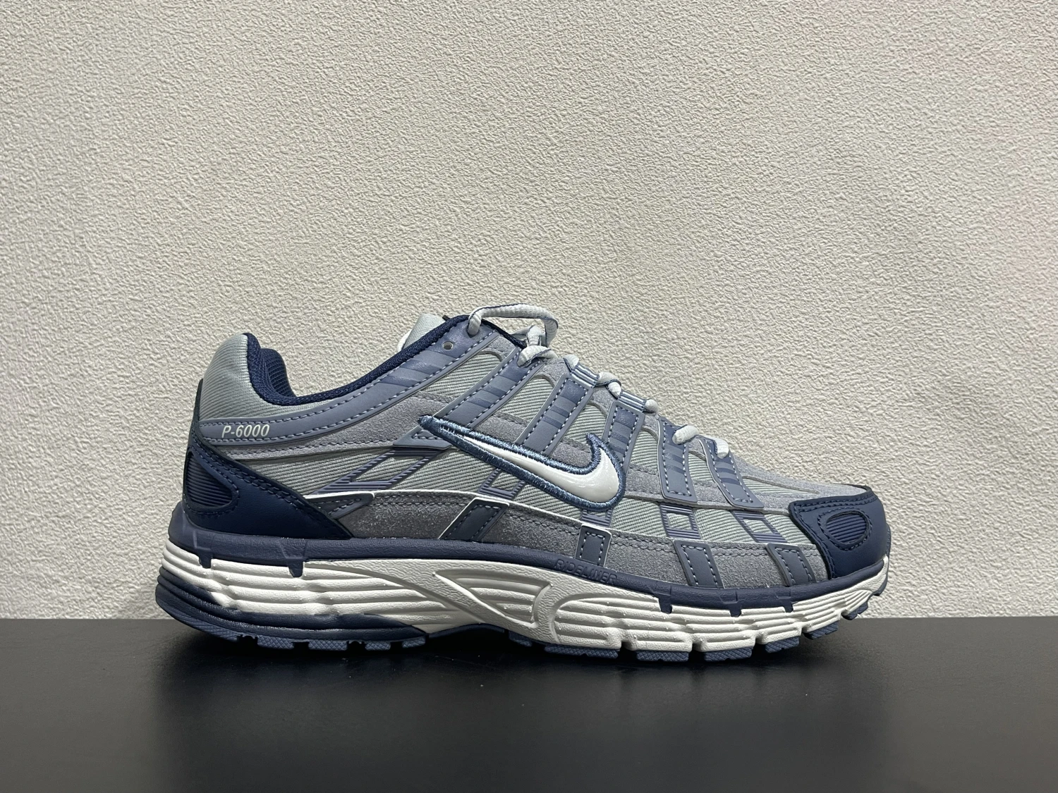 Nike Bomberman Series Sneakers – Ice Grey & Navy Blue
