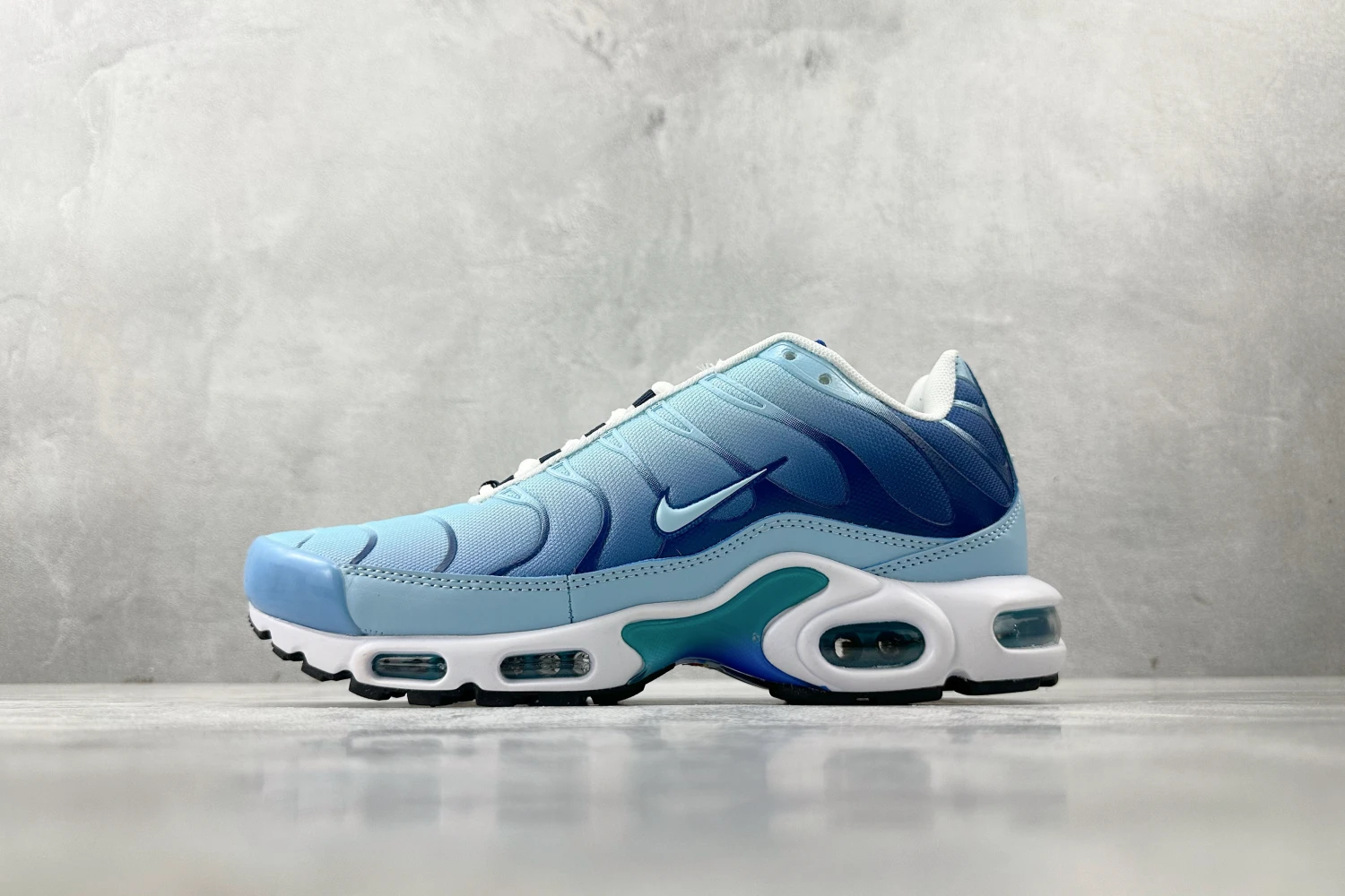 Nike Air Max Plus TN – Ice Blue / White