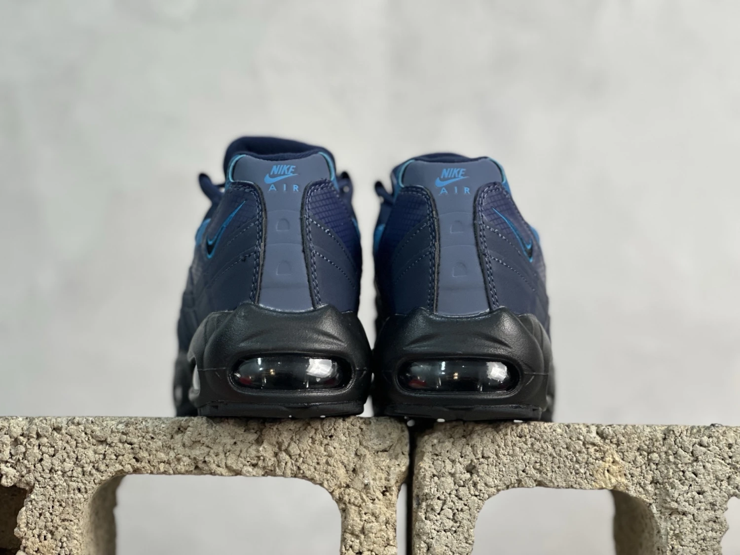 Nike Air Max 95 Sneakers – Navy Blue & Teal