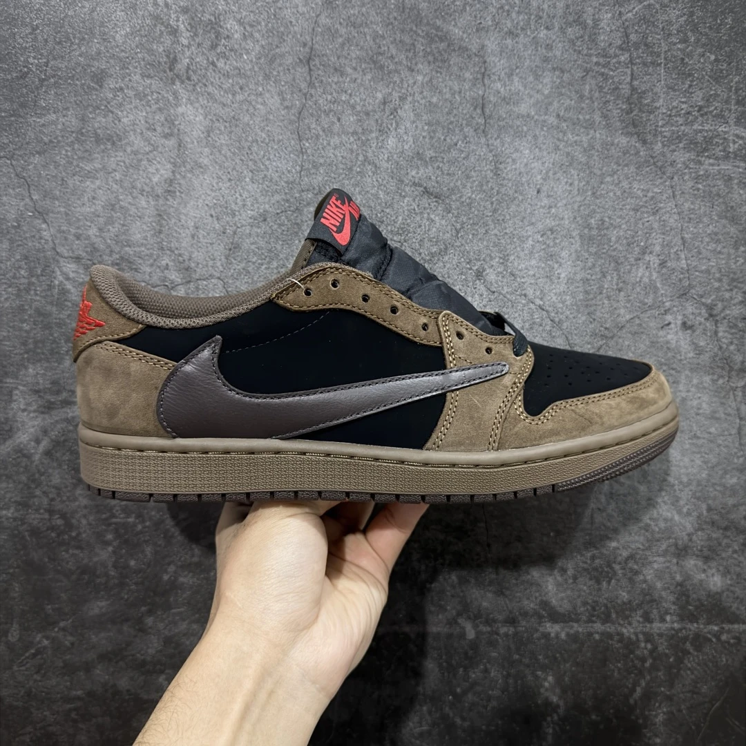 Nike Air Earth Brown