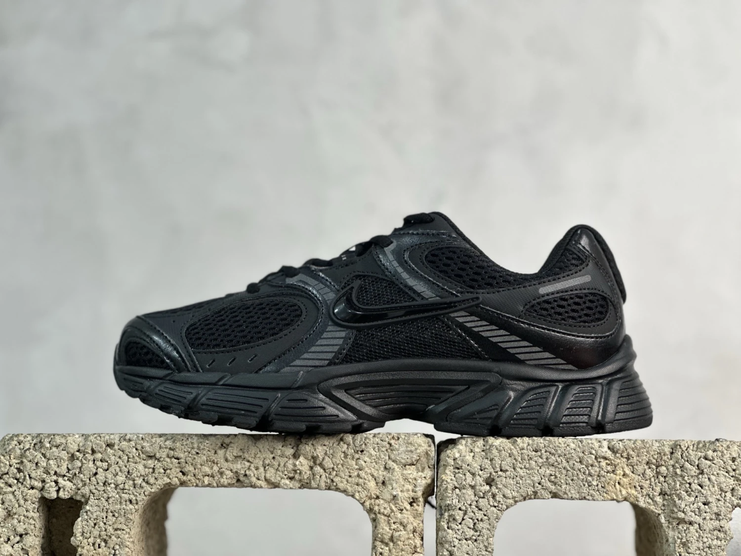 Nike Air Max Moto 2K – Triple Black