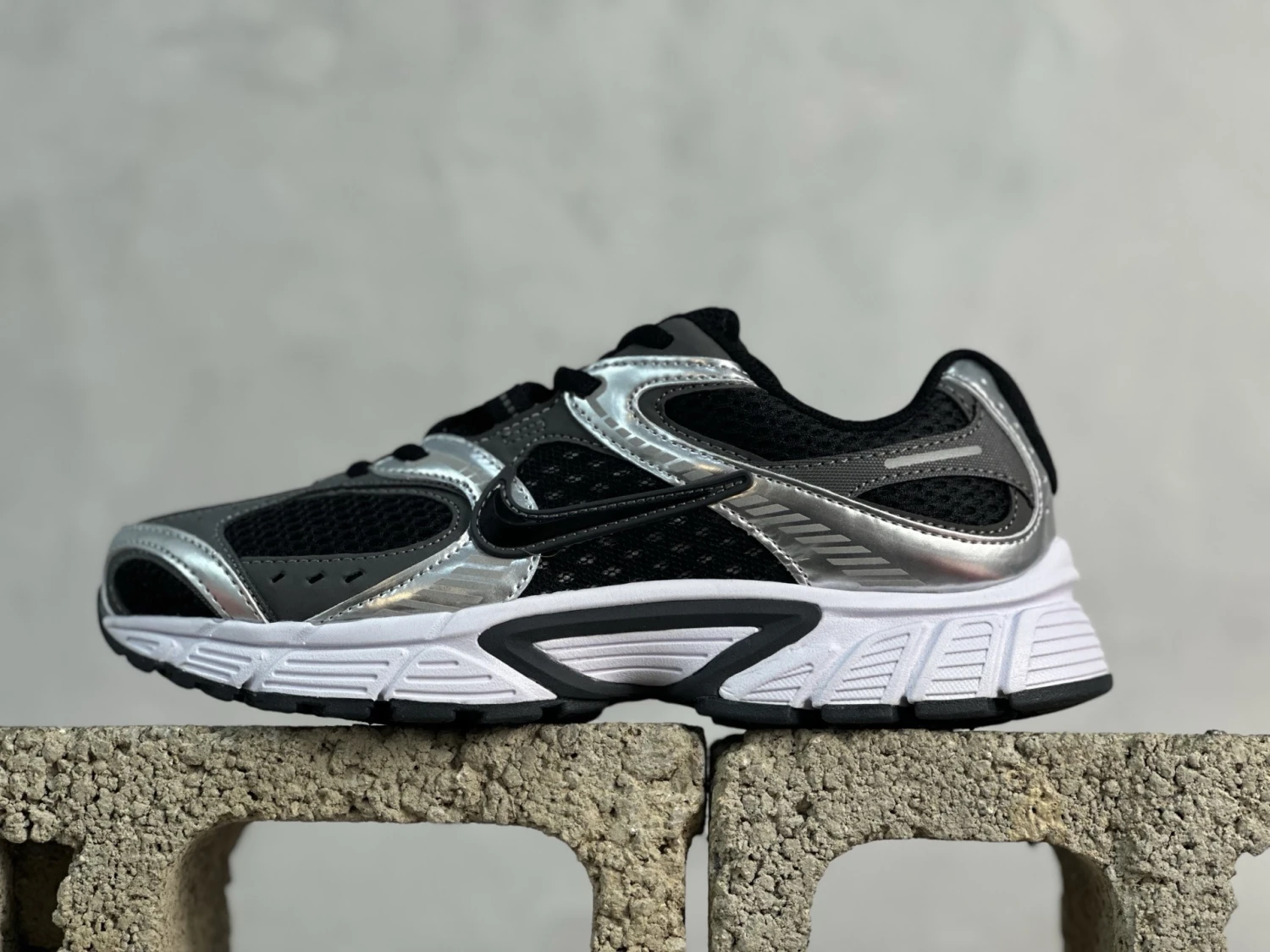 Nike Air Max Moto 2K – Black, Silver & White