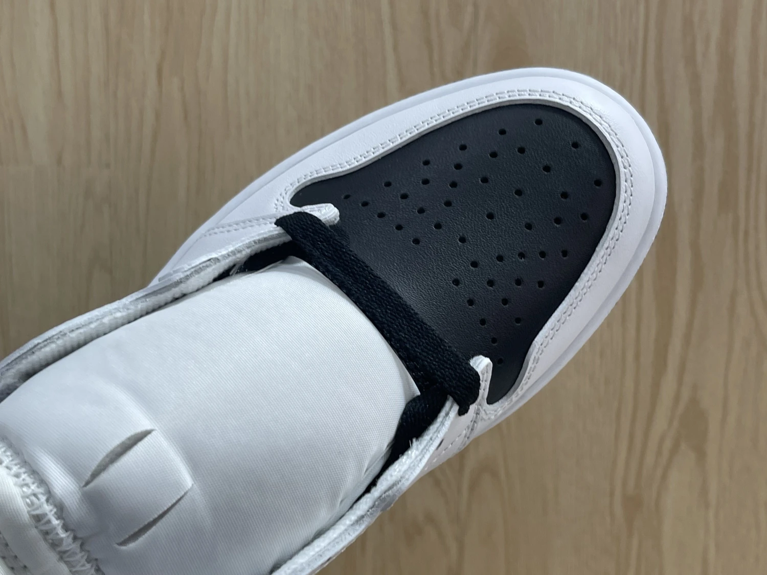 Nike Air Jordan Retro High White Navy Leather Sneaker