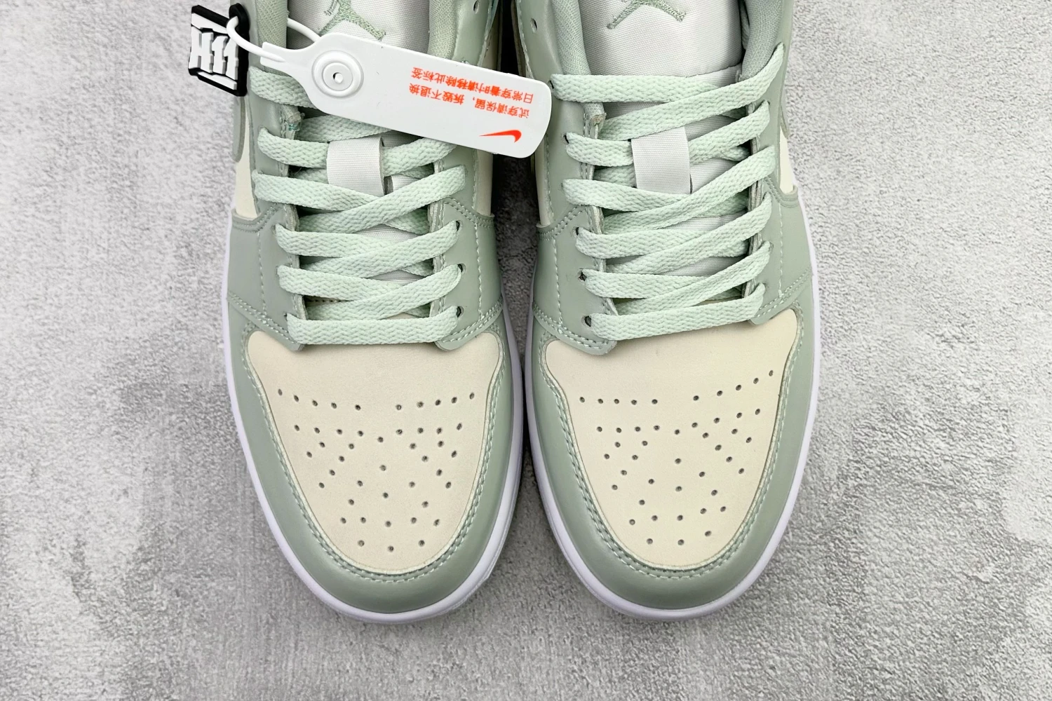 Air Jordan Low Mint Frost