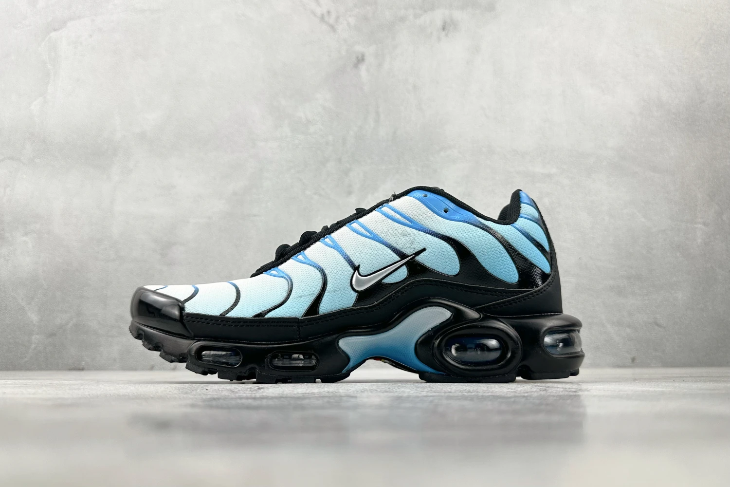 Nike Air Max Plus TN – White / Sky Blue / Black